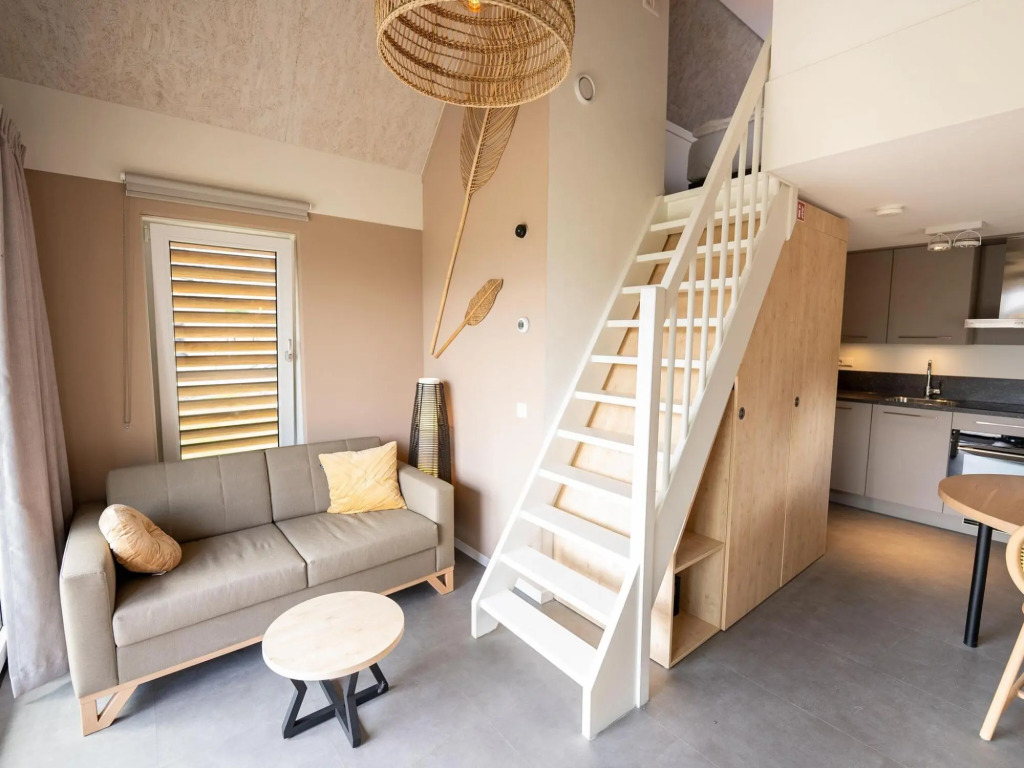 Nice tiny house with dishwasher, in a holiday park, 900 m. from the sea