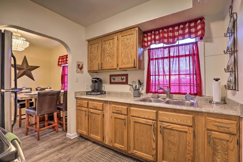 Downtown Cedar City House < 1/2 Mi to SUU Campus!