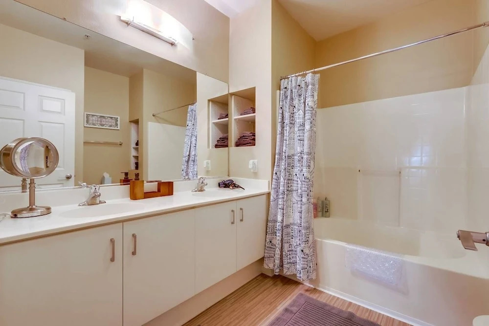 Disney's Gorgeous 1BR/1Bath with Free Parking! (R1)