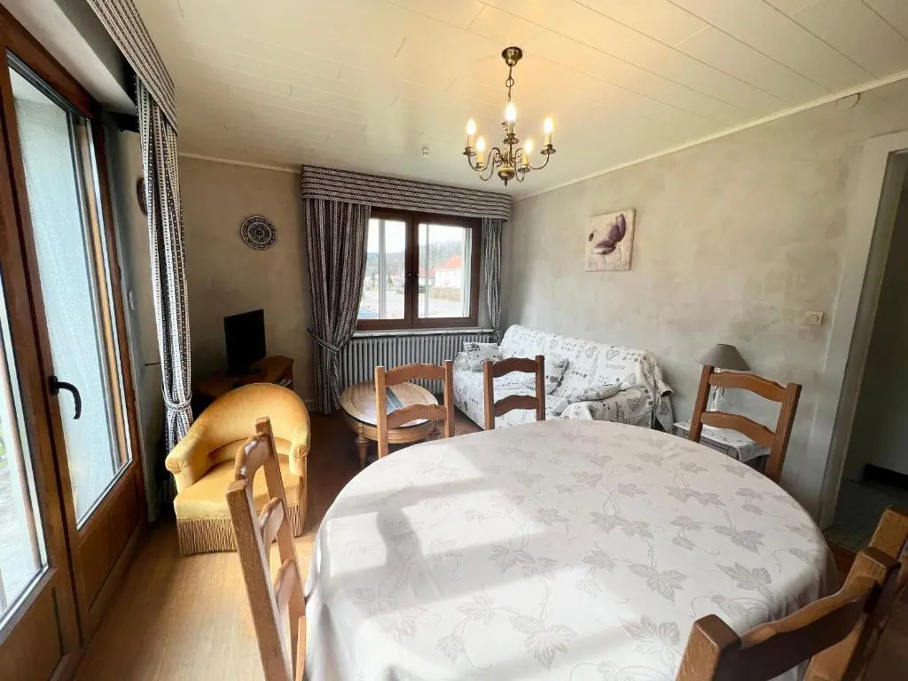 Gîte spacieux à Saulxures-sur-Moselotte: proche lac, pistes de ski, équipements bébé, animaux acceptés - FR-1-589-145