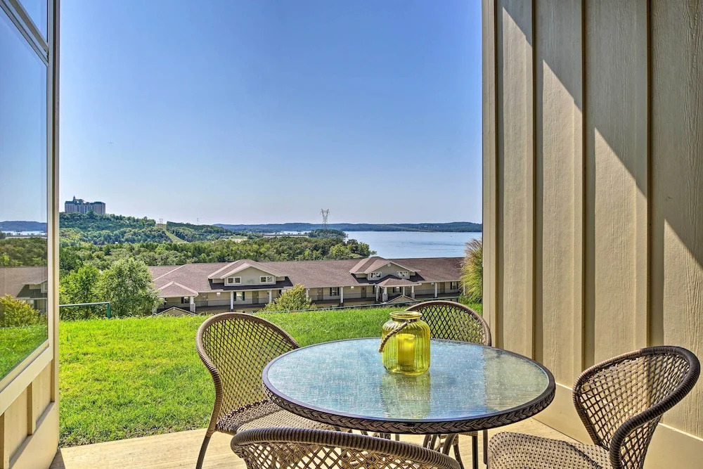 Branson Condo w/ Table Rock Lake Views, Near Strip