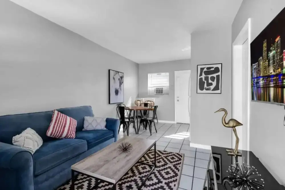 Beachside 1BR Nook Near Airport Free Parking