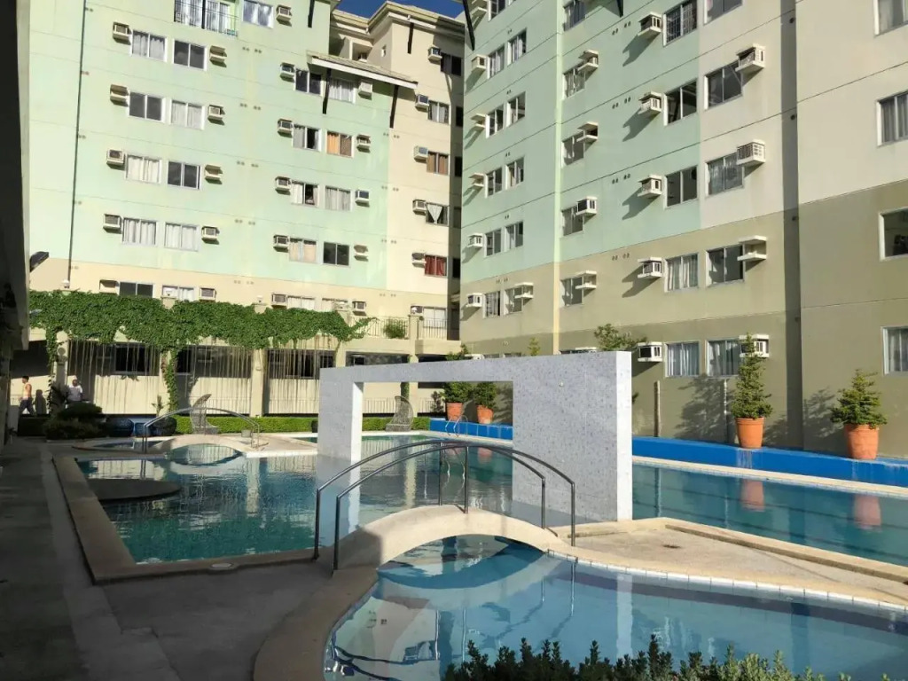 Centropolis Deluxe Couple Suite