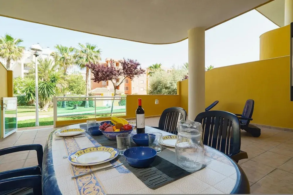 Fais in D nia With 2 Bedrooms and 2 Bathrooms