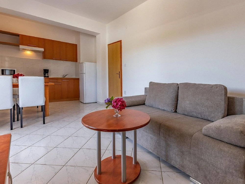 Alluring Apartment in Banjole near Beach & Island