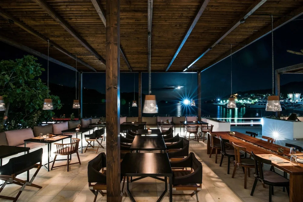 Chris Hotel