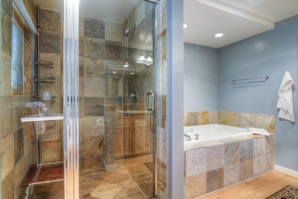 Chic 3BR in Truckee Tahoe Donner Access by RedAwning