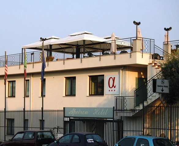 Apeiron Hotel