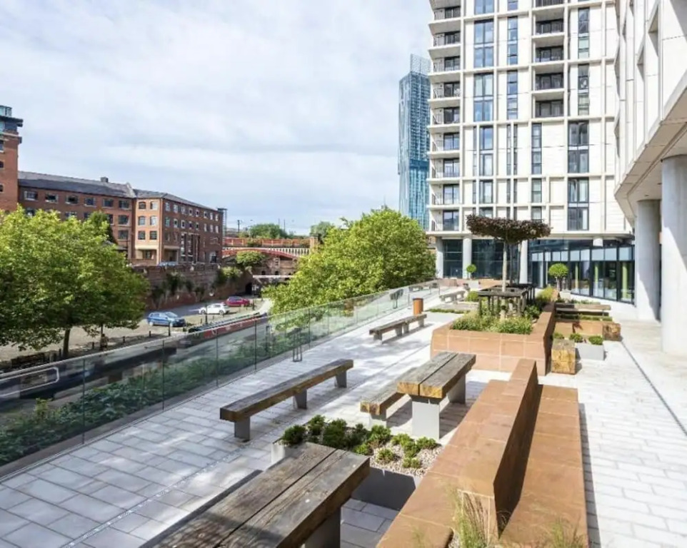 Top Floor 3-bed Penthouse in Manchester