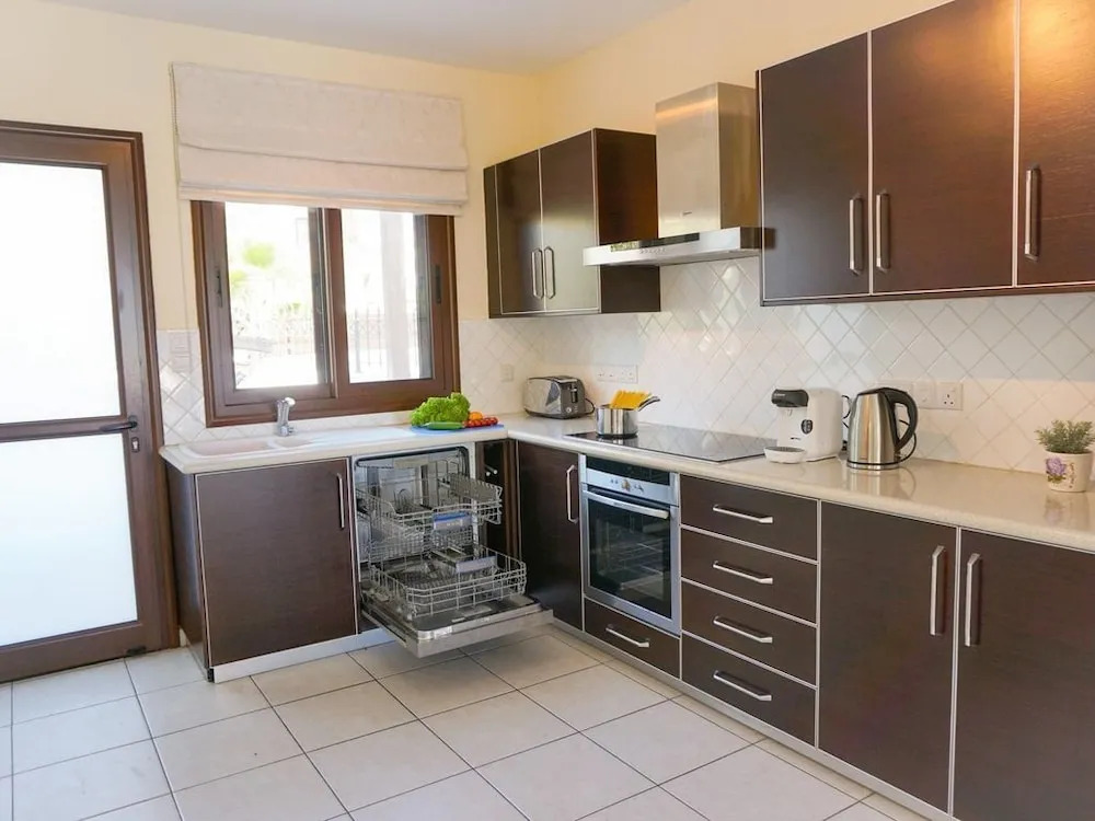 Sea Front Oceanus H3 by Ezoria Villas