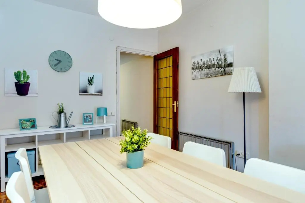 Spacious 4 Bedroom Apartment Fira BCN & Camp Nou