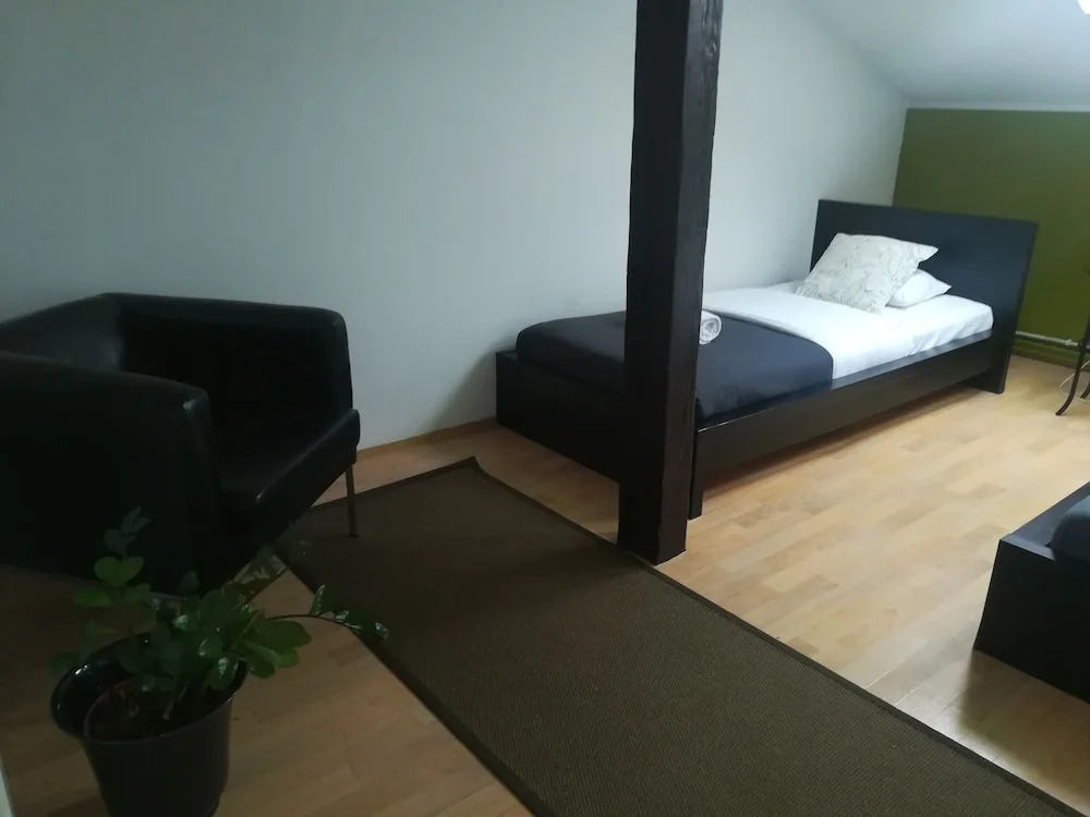Blooms Boutique Hostel Inn & Apartments