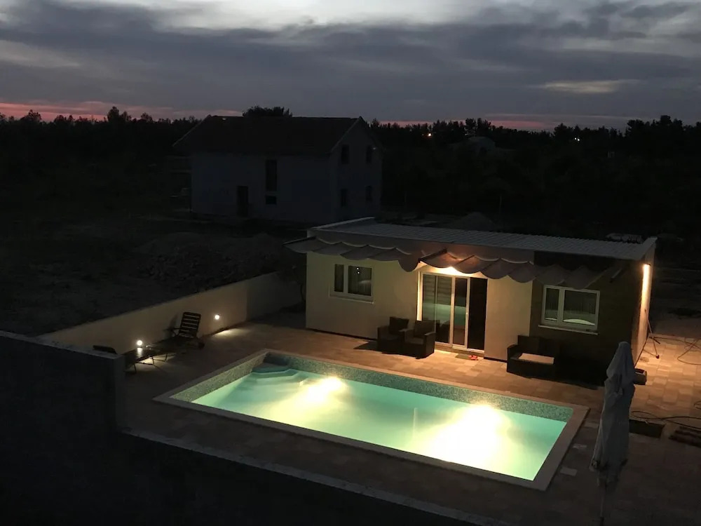 Cozy Holiday Home with Private Swimming Pool, 12 Km Away From Nature Park Vrana