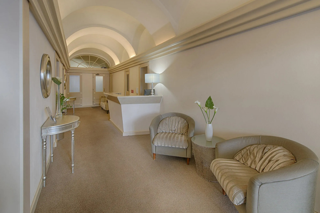 Hotel Embassy