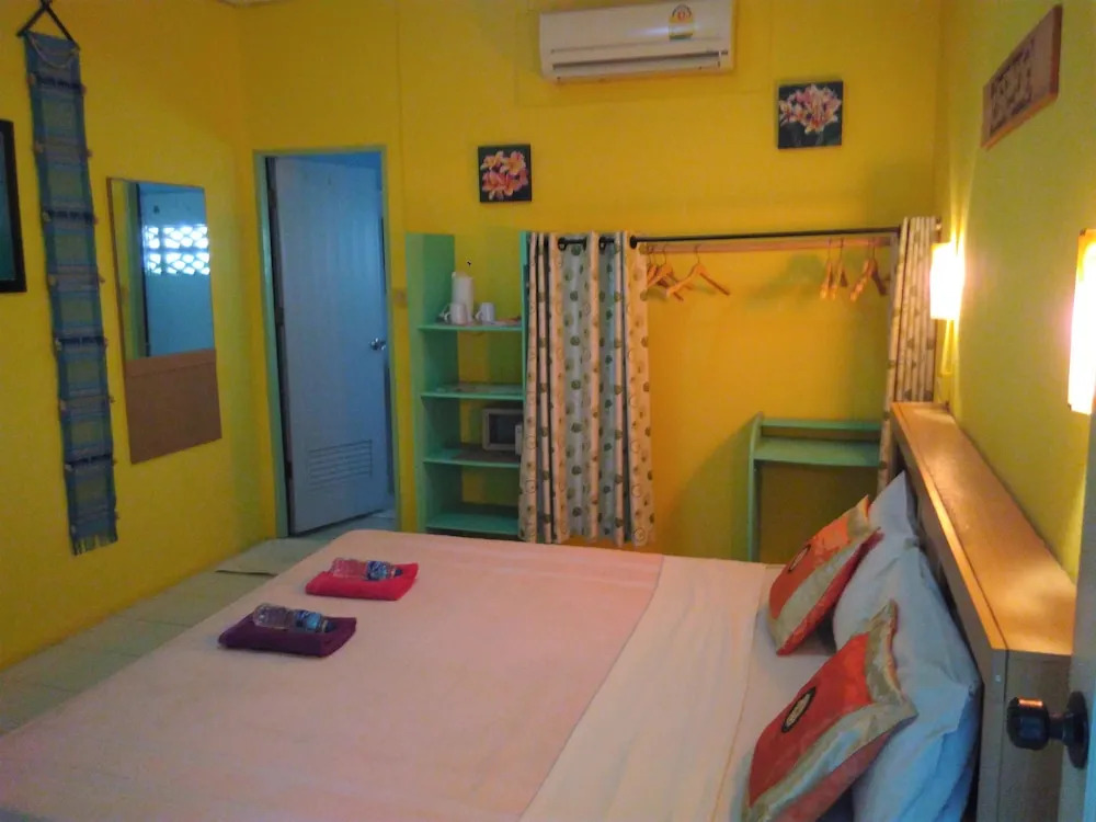 Captain Nemo Guesthouse