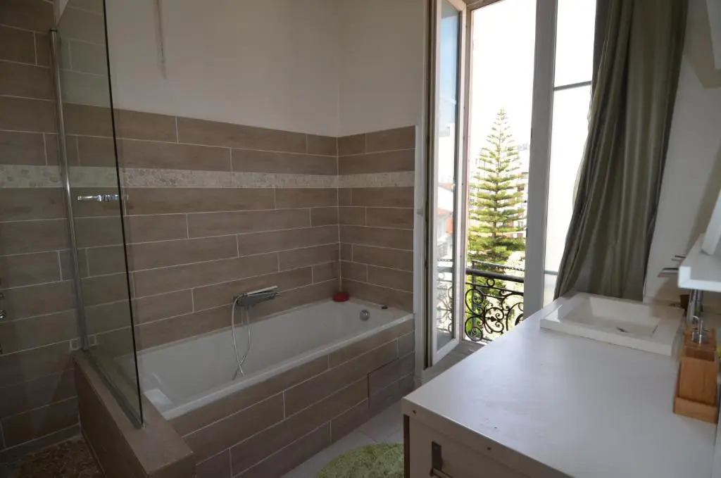 Appartement Duplex 6 personnes avec parking Nice centre