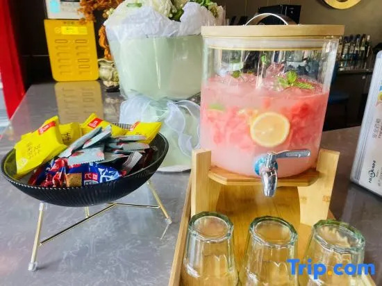 Lan Ou Shangpin hotel (Linyi Lanshan Railway Station East Square)