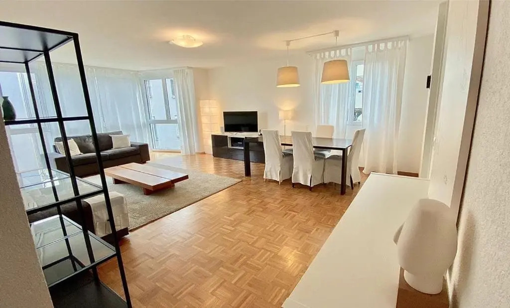 Close to the lake and very spacious 3 bedroom