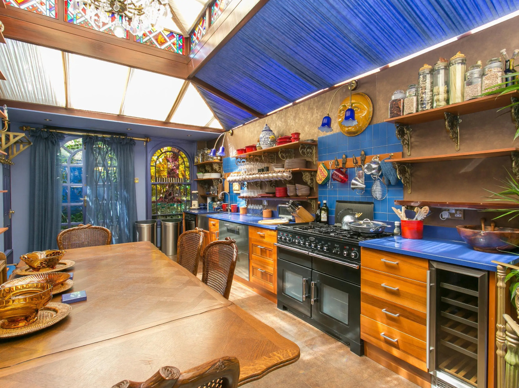 Veeve  2 Bed Maisonette Brook Green West Kensington