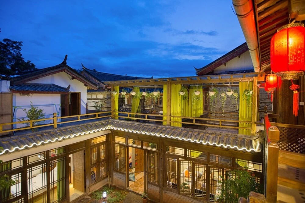Huaqian Yuexia Inn Lijiang