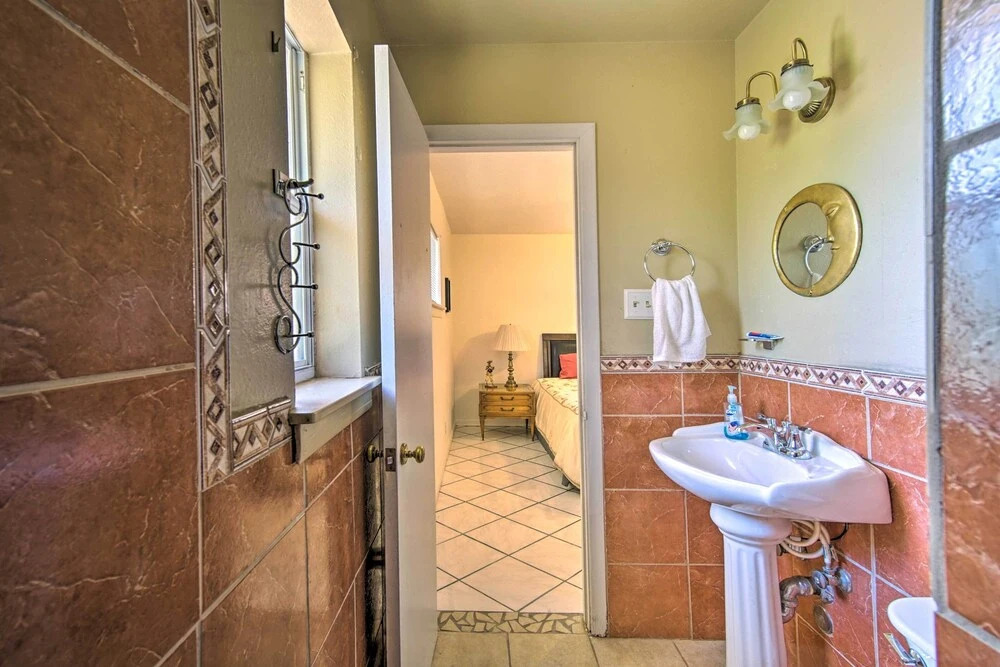 El Paso Home < 1 Mi to Lone Star Golf Club!