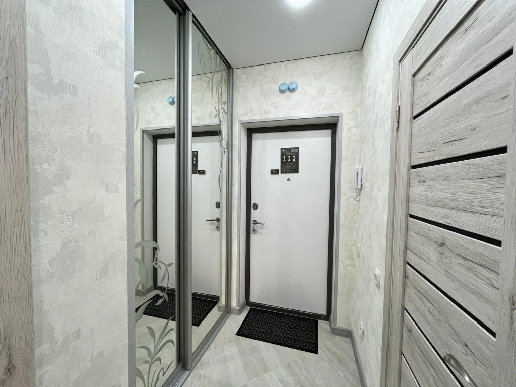 Romlex Apartments (Ромлекс) на улице Героев Сталинградской битвы 1