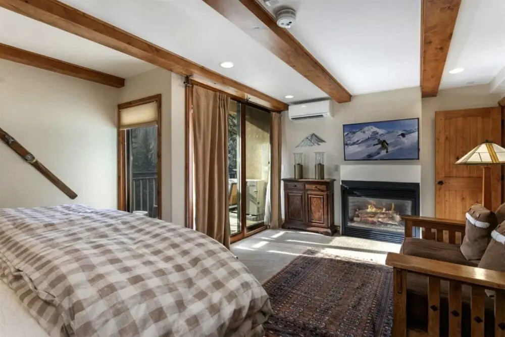 Centrally Located 3 Br In Lionshead Village W Pool, Walk To Lift