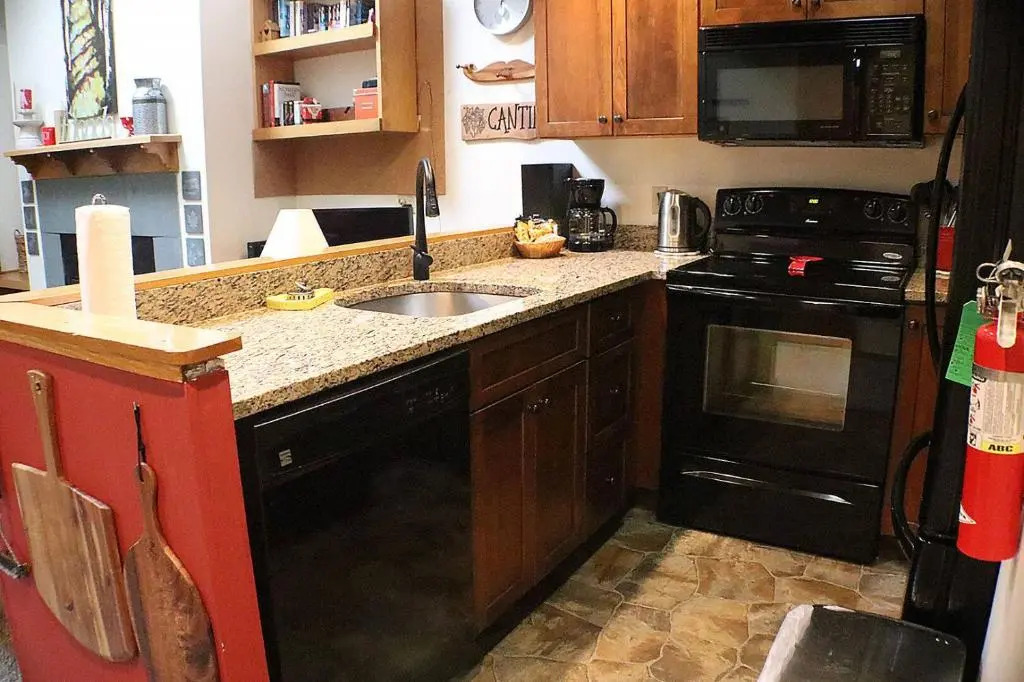 Premier Condo completely renovated Highridge C8