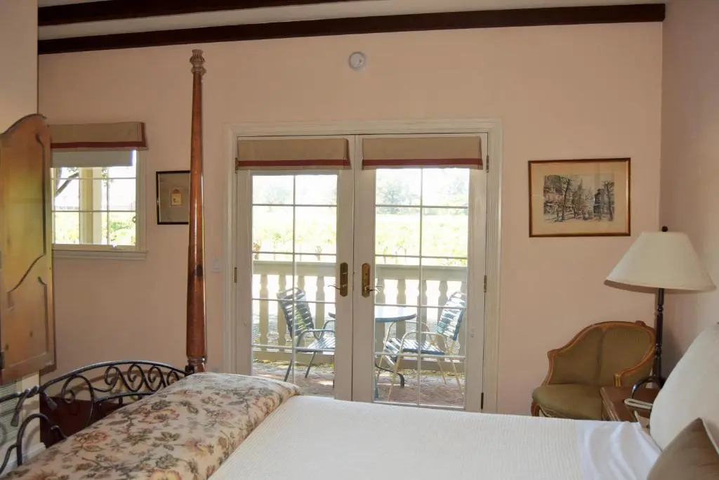 Vineyard Country Inn