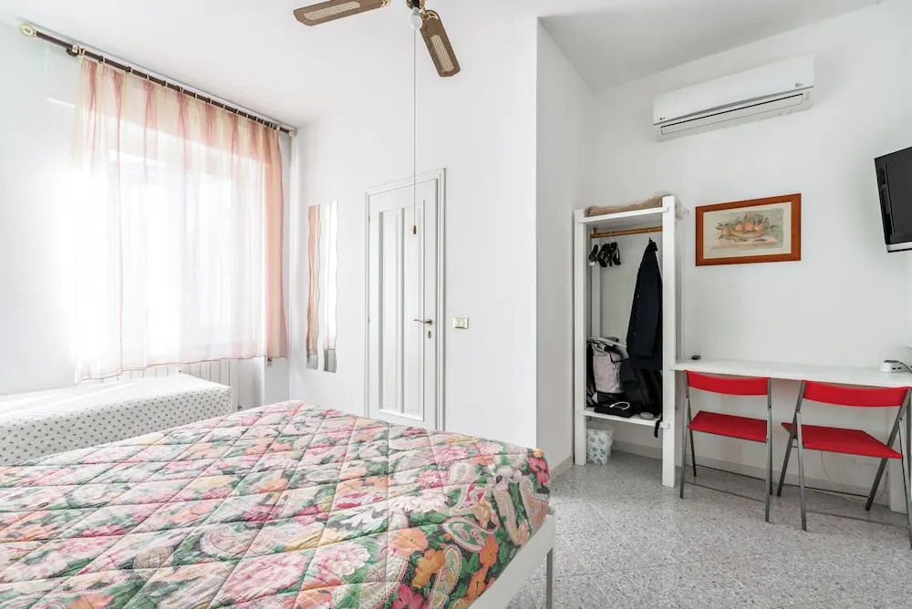 Lia Rooms 2