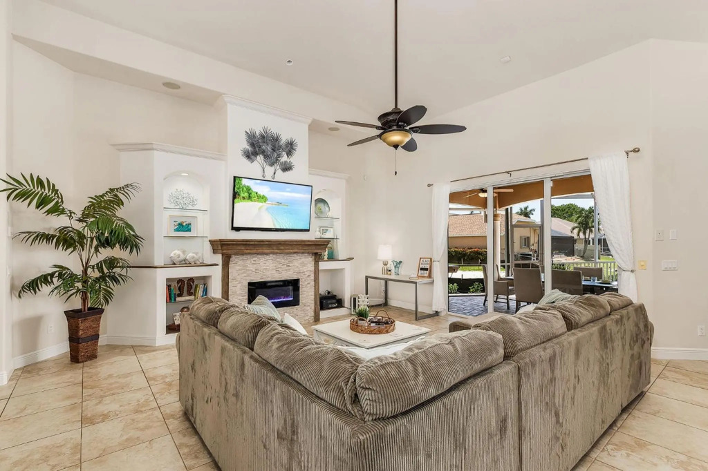 Private Luxury Villa with Heated Pool & Spa, Game Room, & Kayaks - Villa Coral Breeze - Roelens
