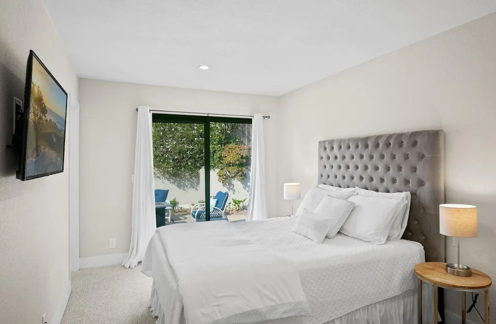 Newly Remodeled 4/4 With Bonus Room! Spectacular Valley Views! Aquarium Passes Available