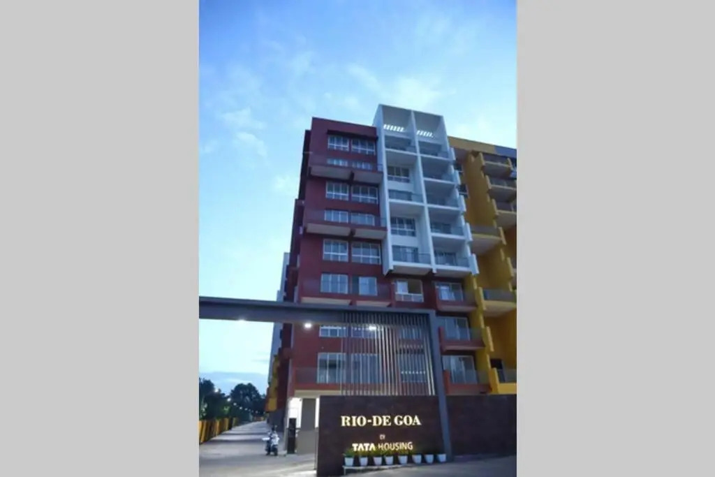Tata Housing -Garden & pool view-6KM from Airport