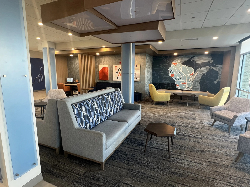 Holiday Inn Express & Suites - Tomah by IHG