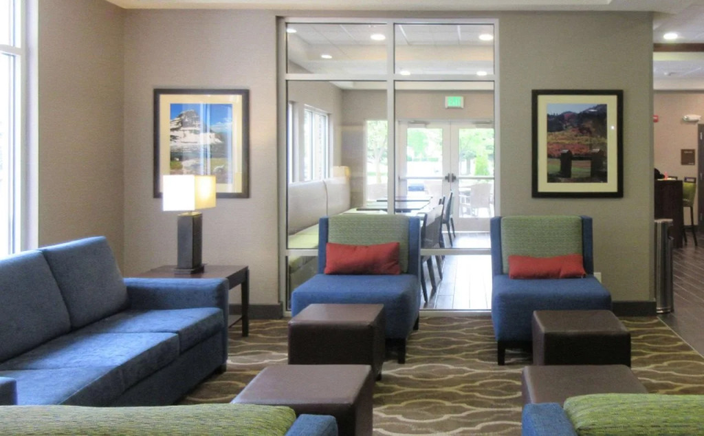 Comfort Inn & Suites Logan Near University