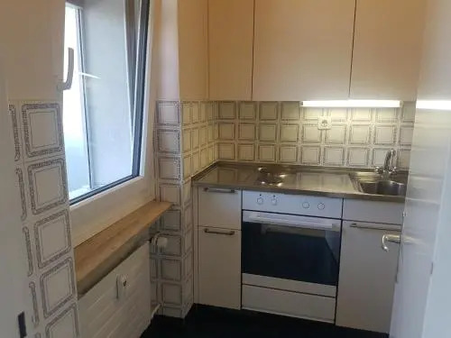 Lovely 1-bedroom rental unit with bath tub.