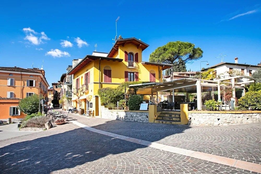 Lory-cosy Gardone Old Town&vittoriale