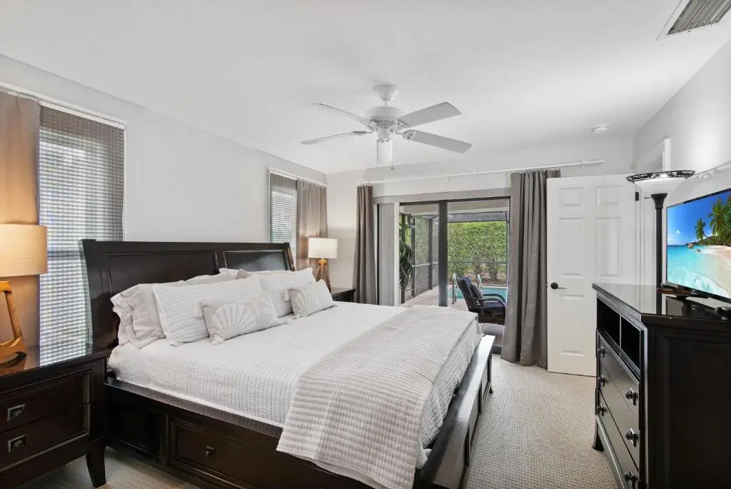 Short Walk to Maple Beach Access I 3/2 w/ Heated Pool