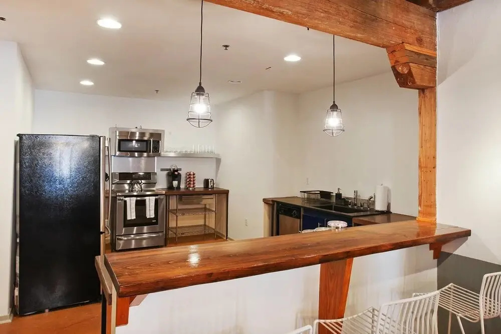 Luxury 2br/2ba Rooftop Apt in CBD by Domio