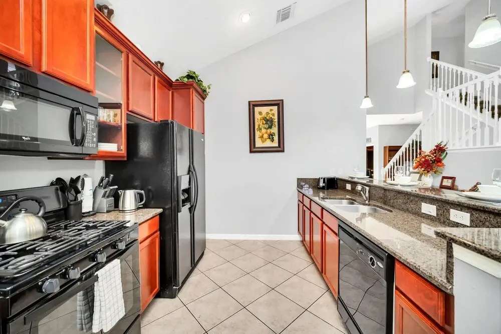 Spacious 6BR Home With Pool Hot Tub Theater and Netflix - Near Disney