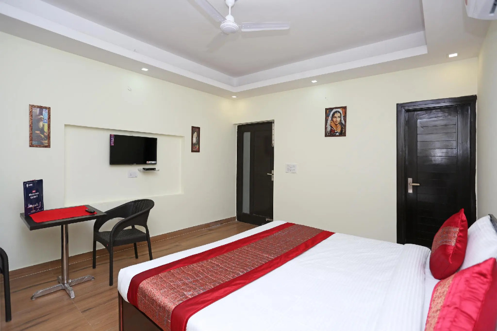 OYO 11090 Maira Homes