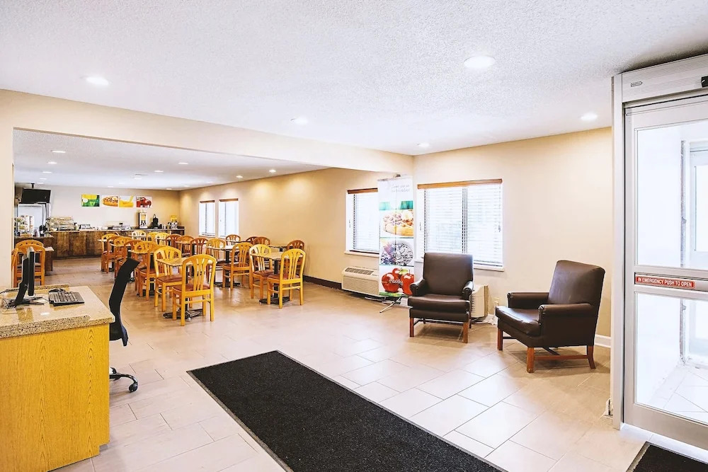 La Quinta Inn Milwaukee Northwest