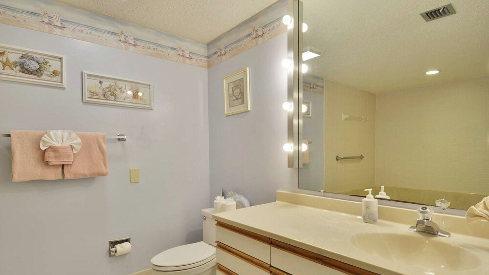 Atlantic Paradise by Avantstay Great Location w/ Balcony, Outdoor Dining & Shared Pool & Hot Tub!