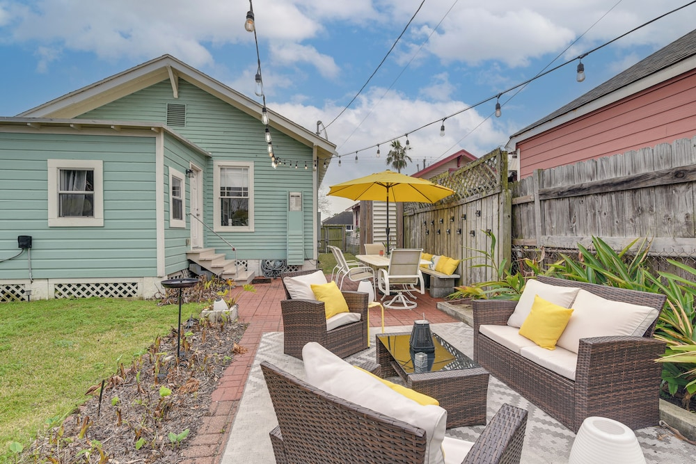 Wellness Suite + Sauna! Galveston Home By Seawall