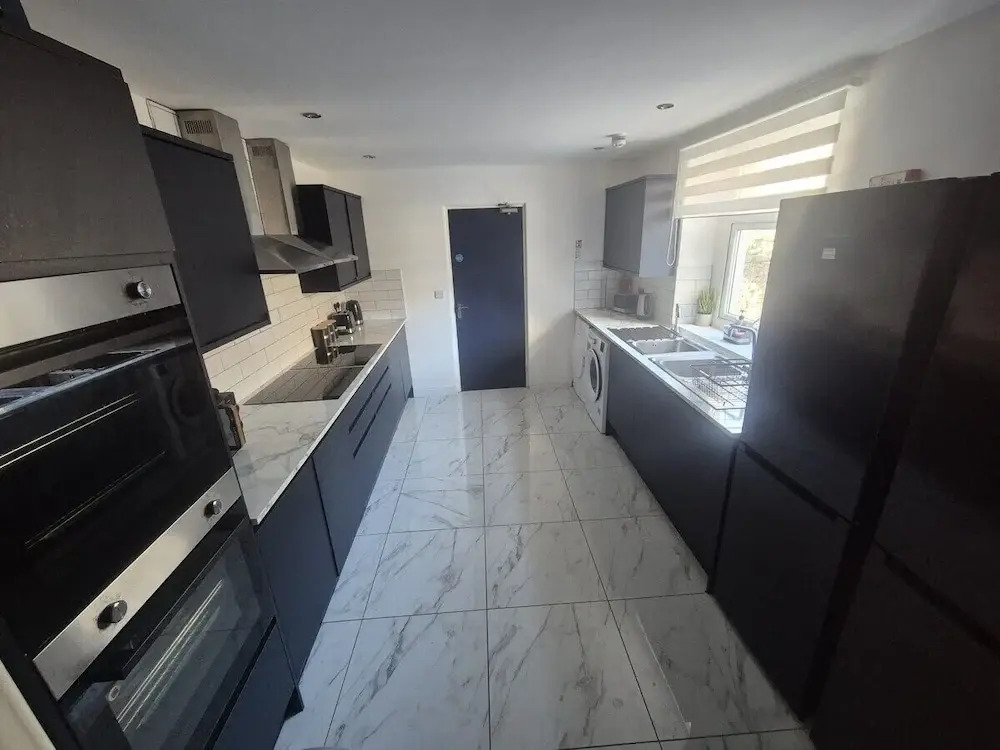 City Centre 6-bed Swansea Getaway
