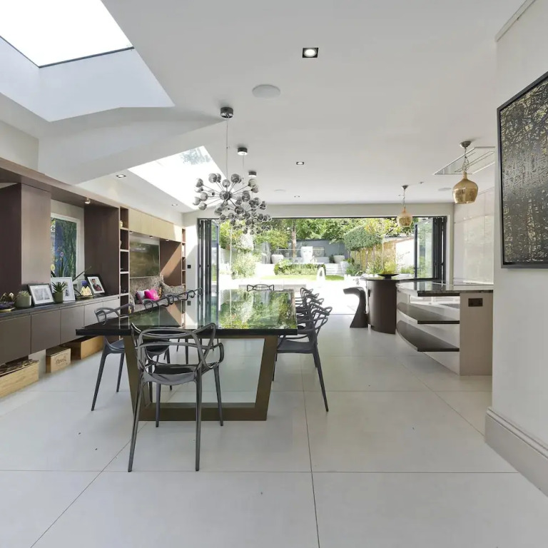 Astounding 7bed Notting Hill Family Home w Private Garden Games Room Parking