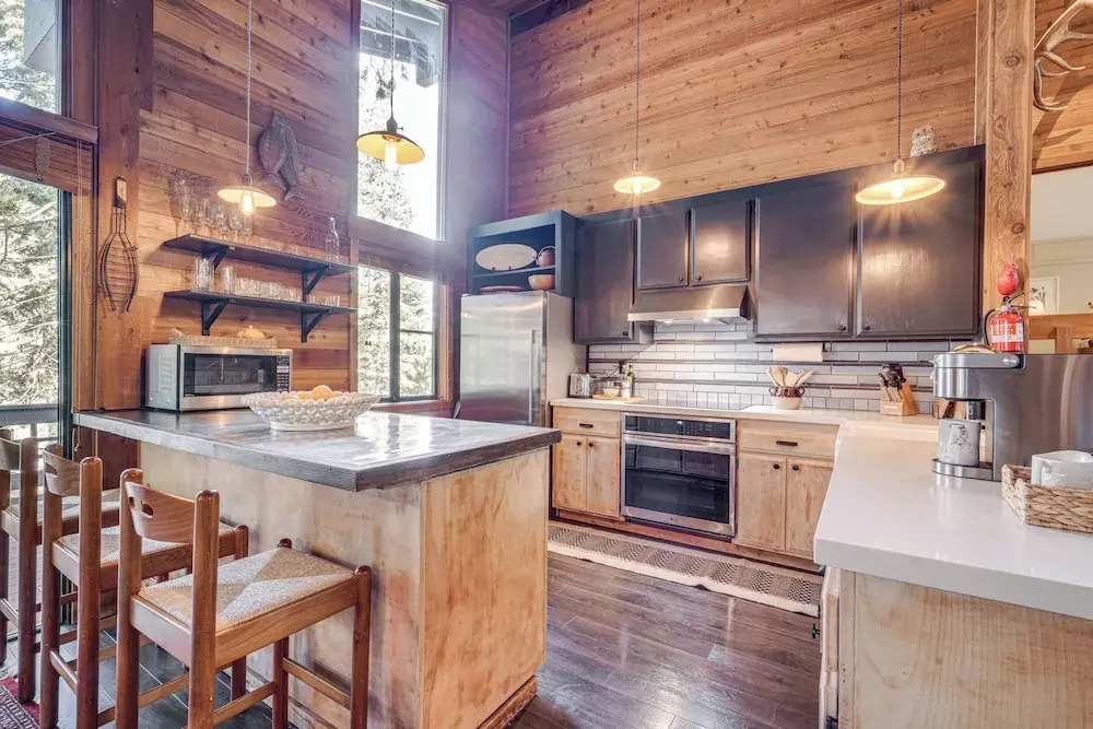 Free Ski Shuttle! Spacious Northstar Resort Cabin