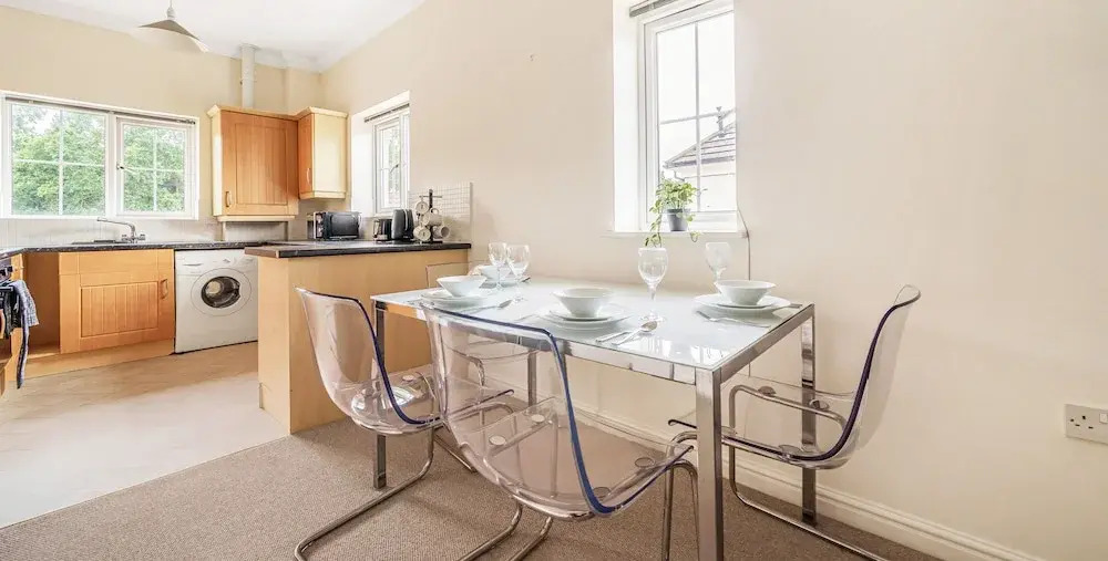 Elvetham Rise Apartment By REDWOOD STAYS