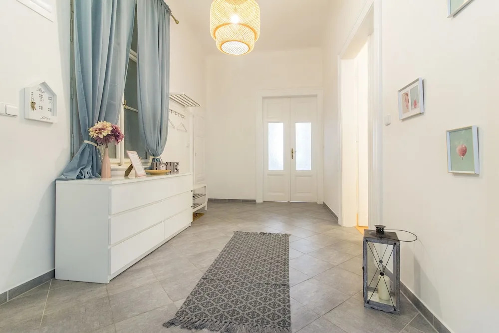 Bright And Spacious By Easybnb