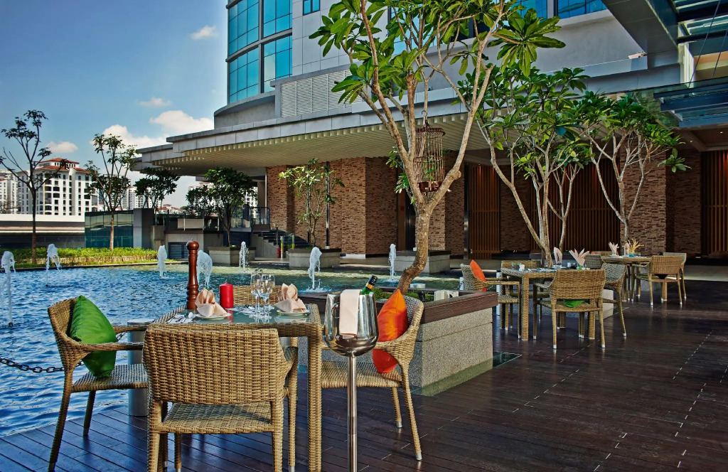 VE Hotel & Residence